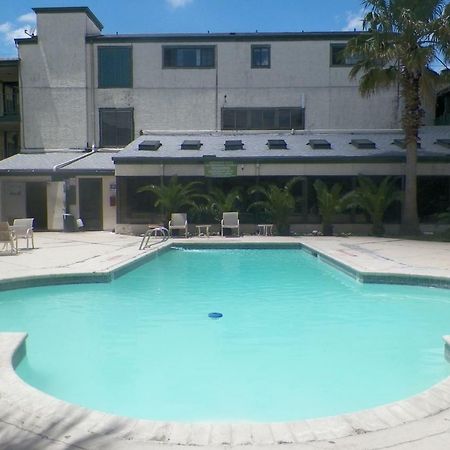 Amerihome Inn & Suites Houston Airport North Εξωτερικό φωτογραφία