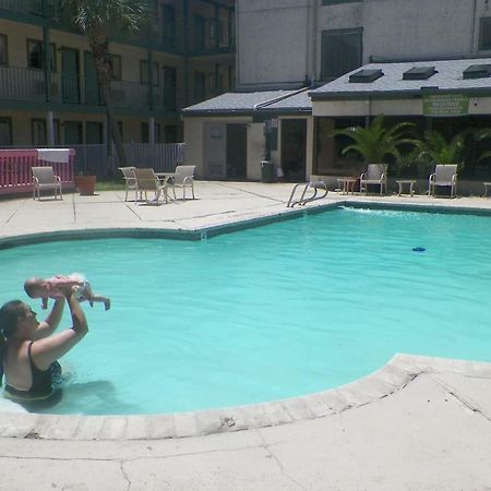 Amerihome Inn & Suites Houston Airport North Εξωτερικό φωτογραφία