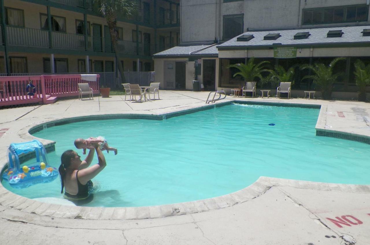 Amerihome Inn & Suites Houston Airport North Εξωτερικό φωτογραφία